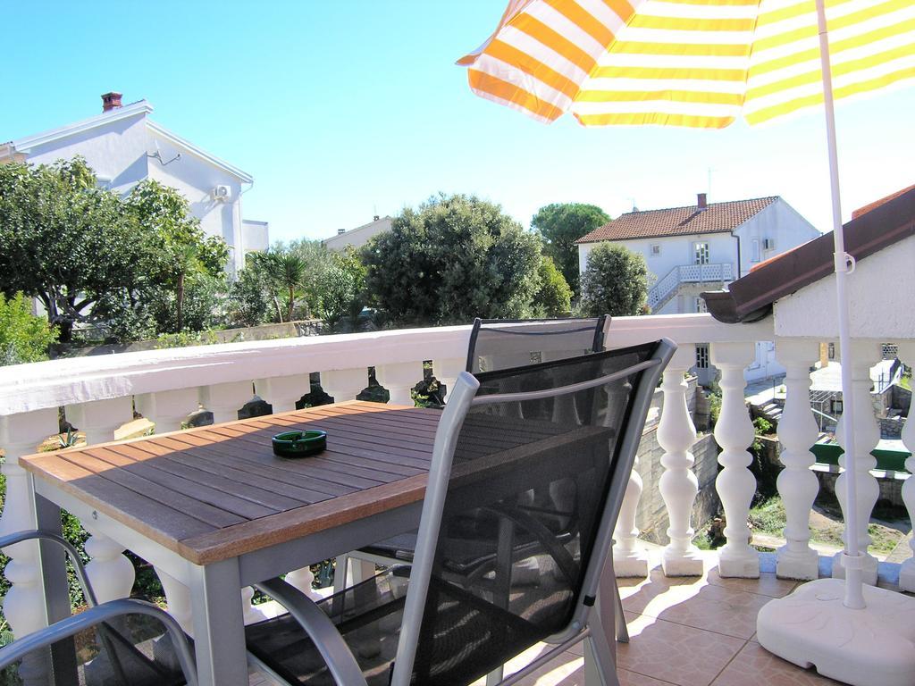 Apartments Kristina Krk Town Exterior photo