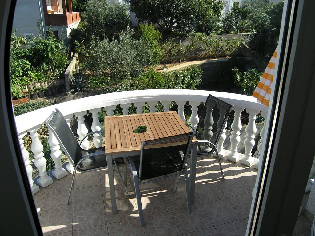 Apartments Kristina Krk Town Exterior photo