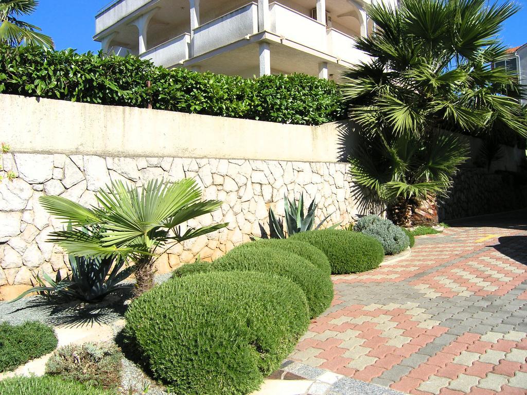 Apartments Kristina Krk Town Exterior photo
